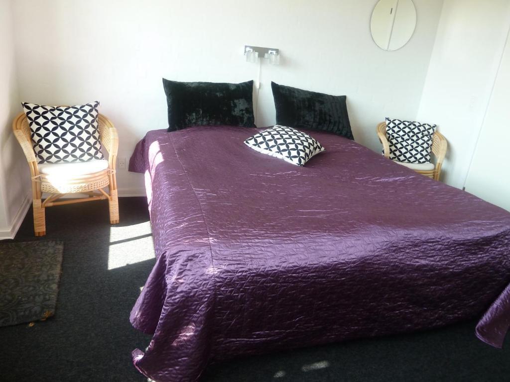 Double or Twin Room with Shared Bathroom,18407772:JPEG